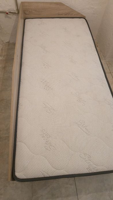Продавам еднолицев матрак 90х200 см