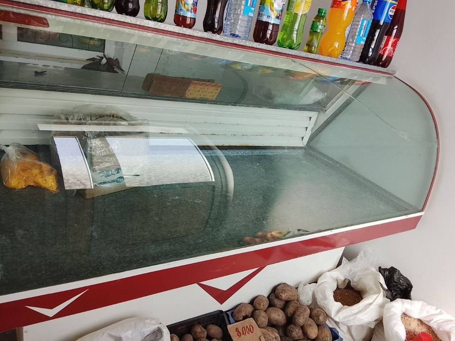 Vitrina haladelnik sotiladi