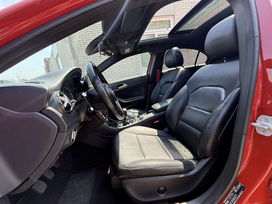 Mercedes A180 AMG Harman Kardon trapa