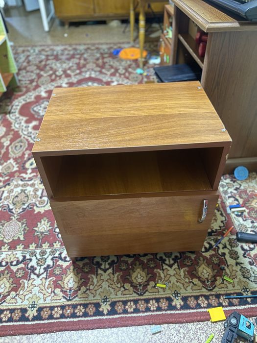 Продам тумбочку прикроватную