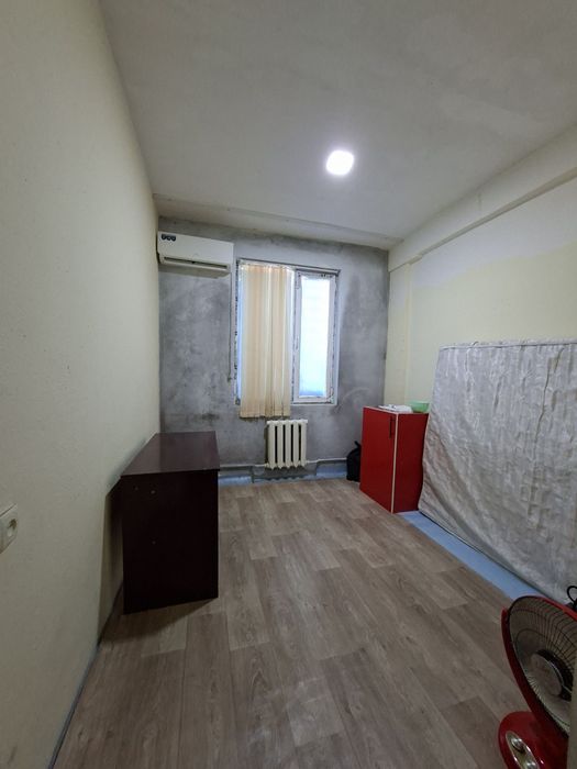 Srochna sotiladi 3 xona 1 etaj 2 etajli dom 10 mikrorayon