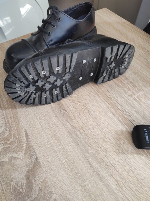 Обувки с Метално бомбе - Металски