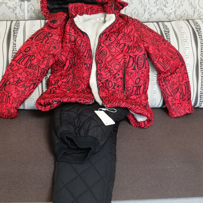 Продам куртки, платье