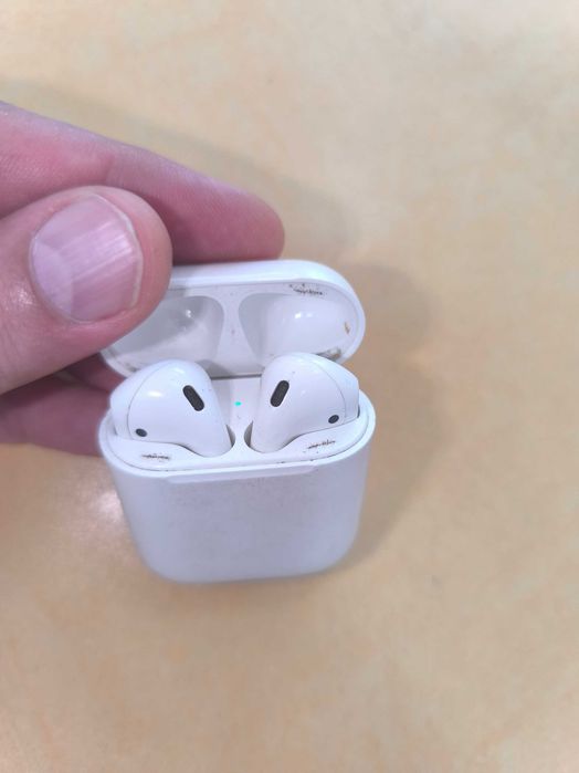 Apple AirPods слушалки