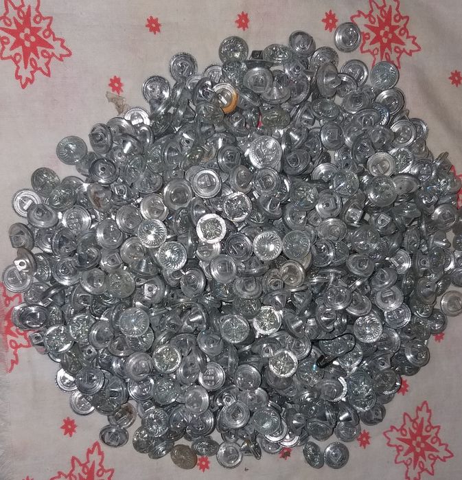 Продаю пуговицы и др.