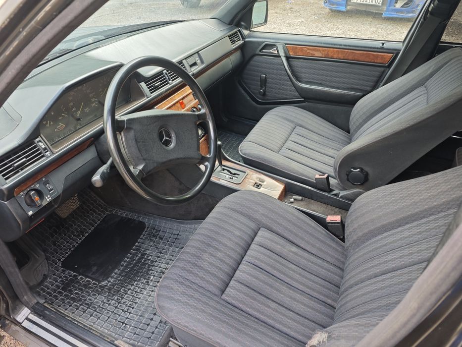 Mercedes Benz 300E
