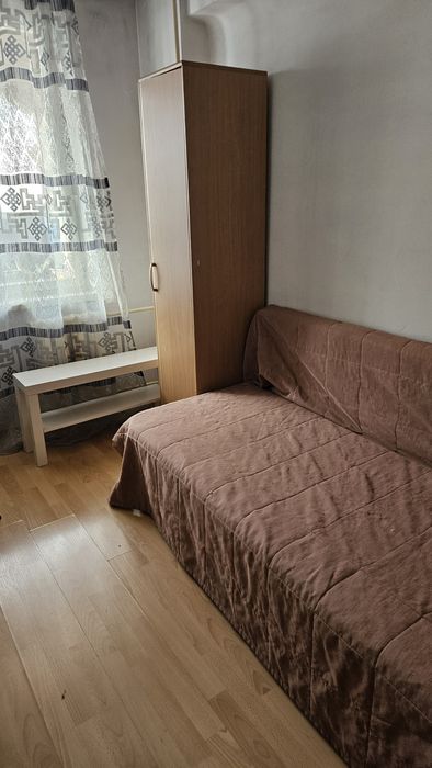 Девушке  в надёжном доме