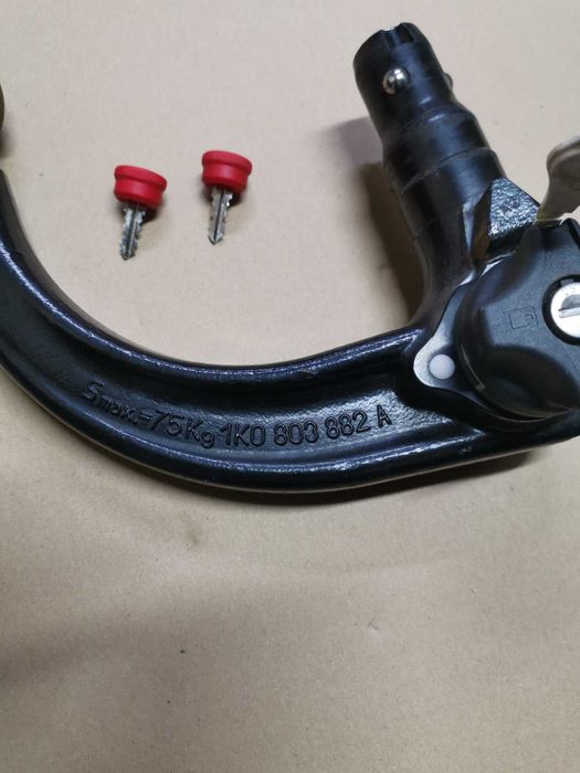 Оригинални опори за глава-Фолксваген/VW passat B7 и кука/теглич ORIS