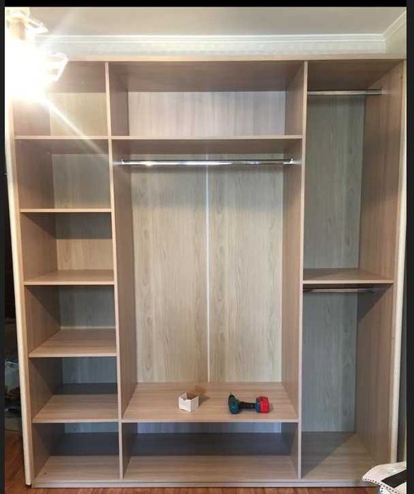 Продам 4-х дверный шкаф