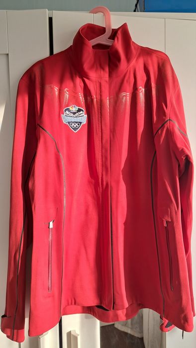 Футболки и олимпийки Nike