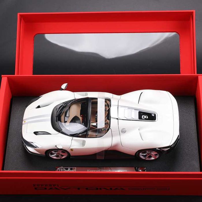 Bburago Ferrari Daytona SP3 1:18 signature series;Ferrari GTO 250 1:24