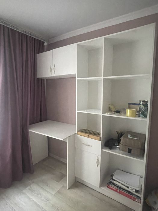 Продам рабочий стол с полками, комод