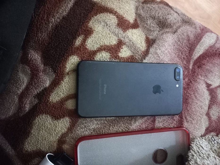 Айфон 7+  128 гб