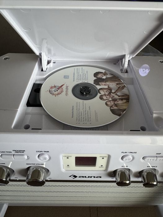 Кареоке колонка, лампа и радио часовник