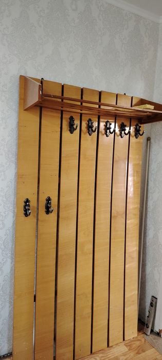 Вешалка 5000тг.  .