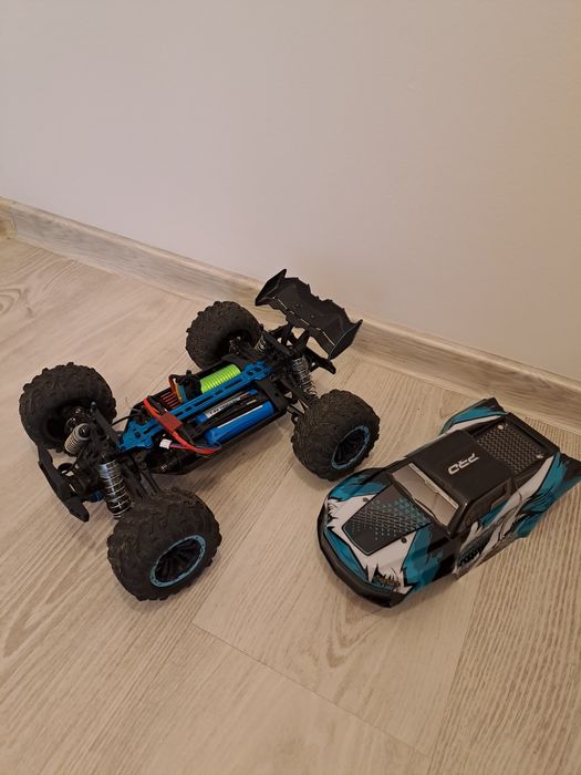 Mașina off-road RC 4x4  cu telecomanda