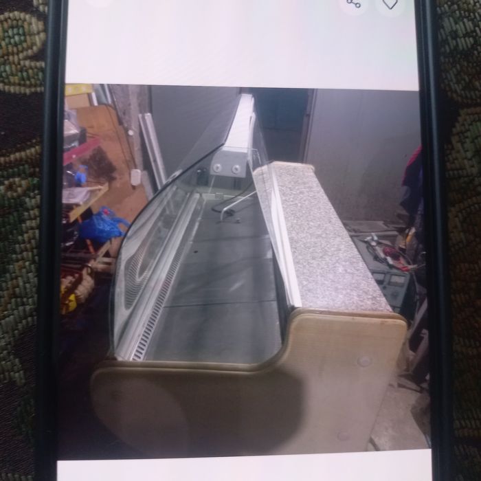 Продам холодильную витрину.