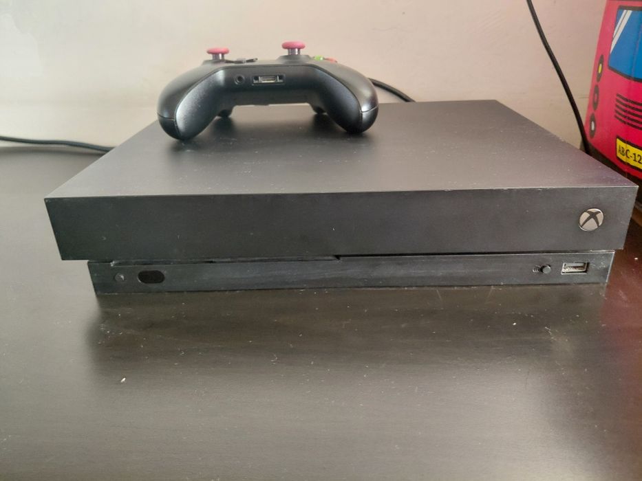Продам или обменяю Xbox One X