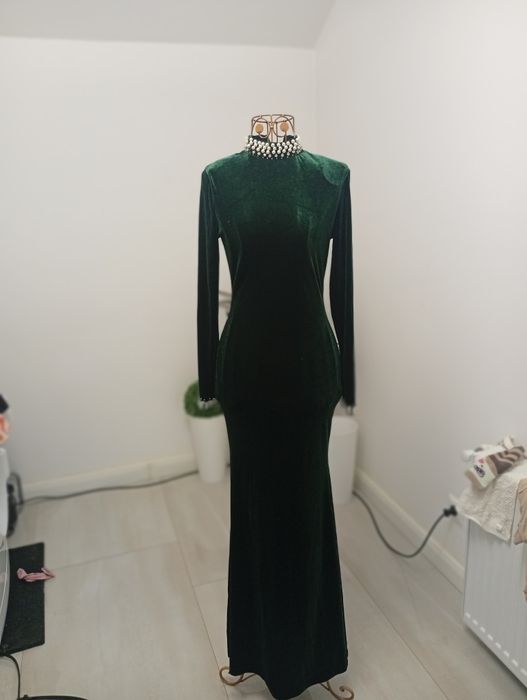 Vând rochii elegante de seara și de vară