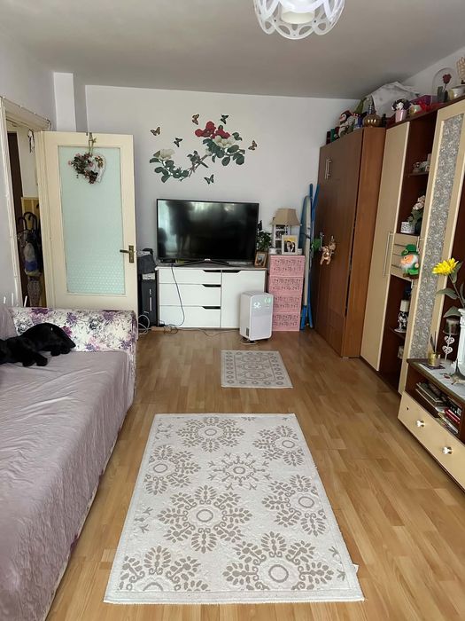 Persoana fizica VAND un apartament de 2 camere in Zona Mazepa 1, Bloc Alun, etaj 2, Galati. Exclus agentiile. Tel 0745343535