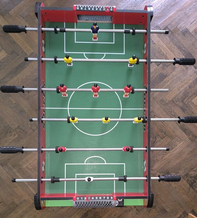 Vând masa de fotbal (fussball /kicker)