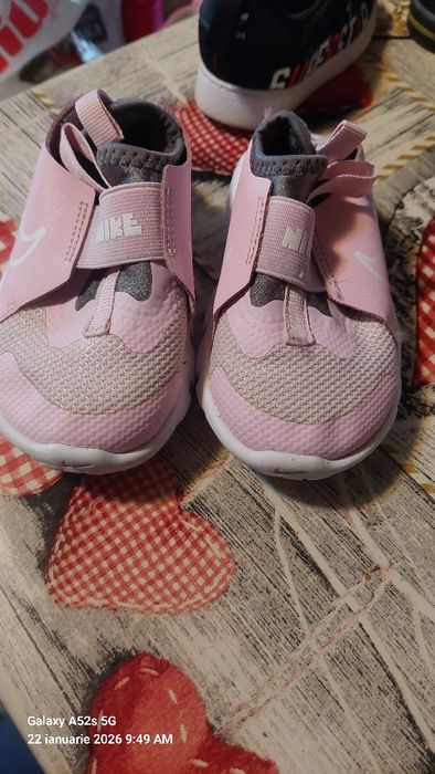 Adidasi si ghete copii fetița și băiat