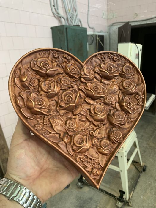 Дърворезба “Сърце и рози”