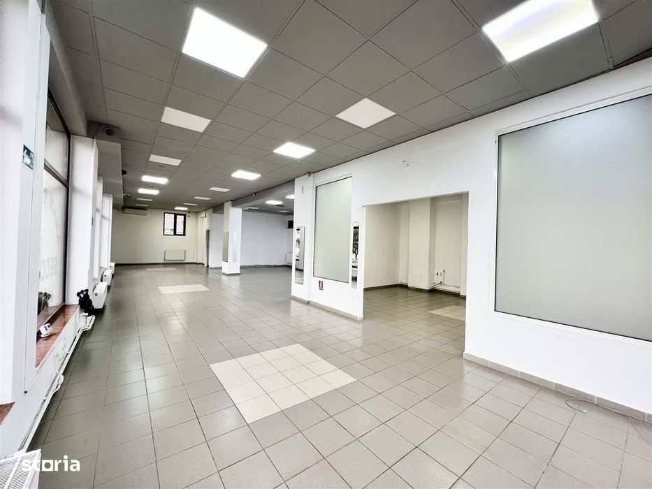 Spațiu comercial de închiriat – 177 mp – vitrină la stradă – Ștrand