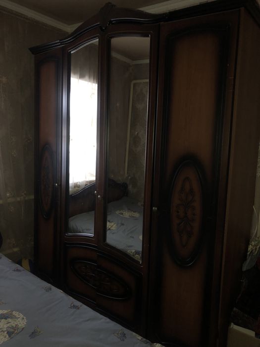 Продаю спальный гарнитур