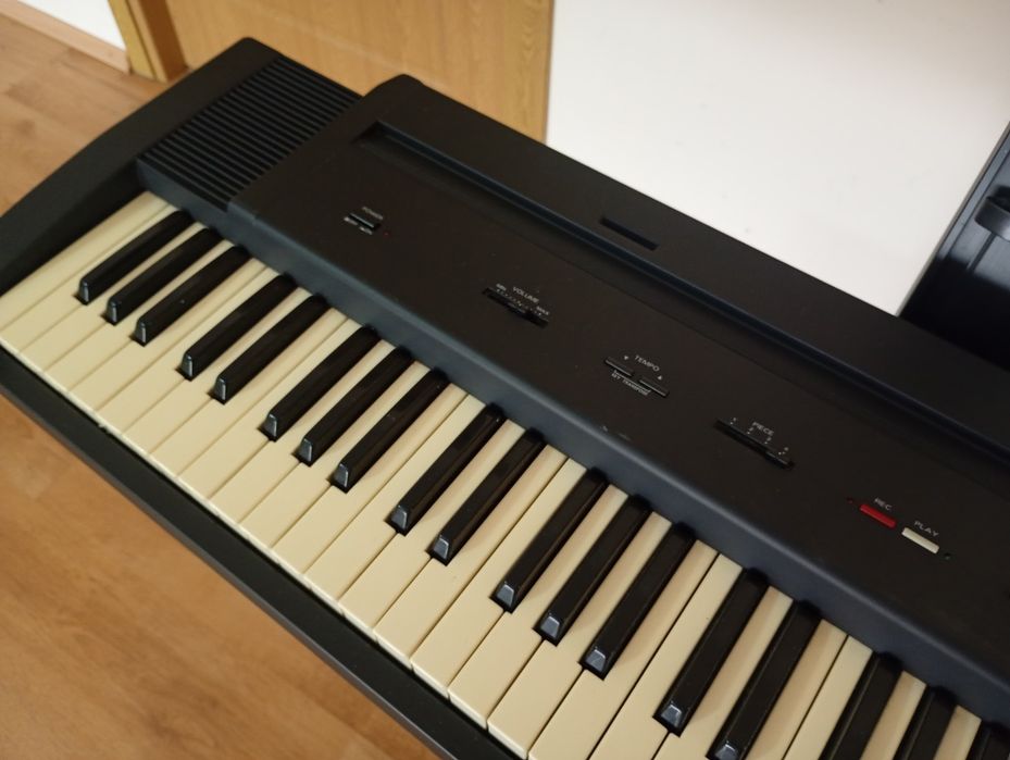 Roland EP-7 pian orga sintetizator