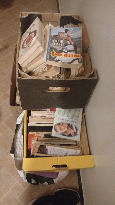 Vând cărţi - pret negociabil