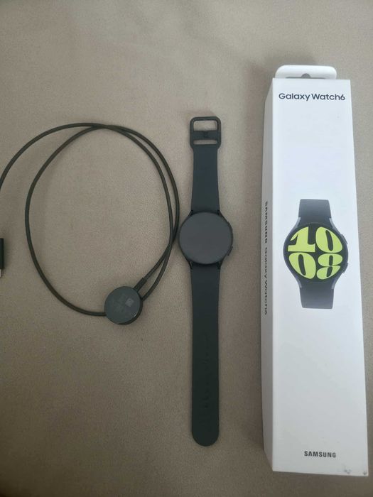 Galaxy Watch6 R940 (44 мм, Graphite) + подарък бяла оригинална каишка