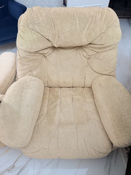 Диван с двумя креслами