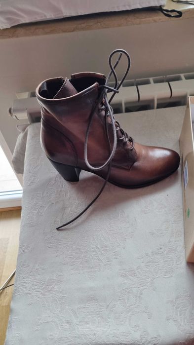 Ghete din piele maro ,made in Italy ,ms.40