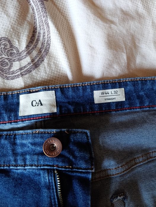 Дънки чисто нови