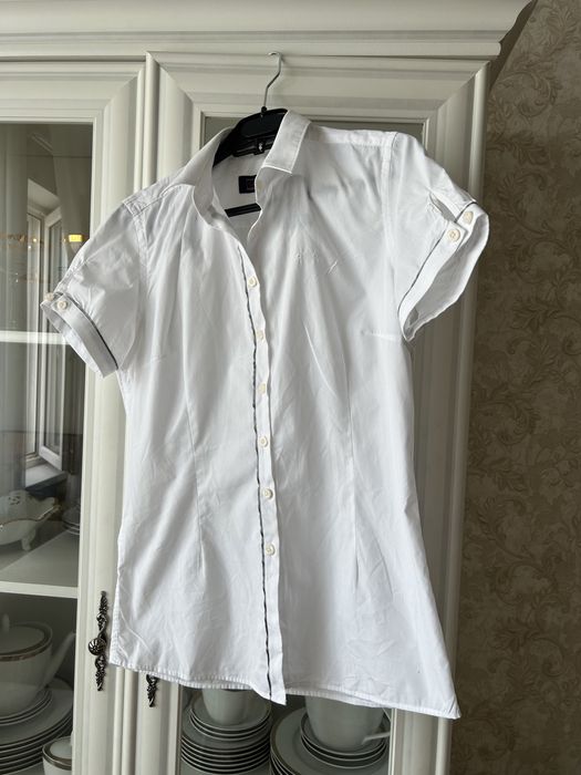 Рубашки белые бренд