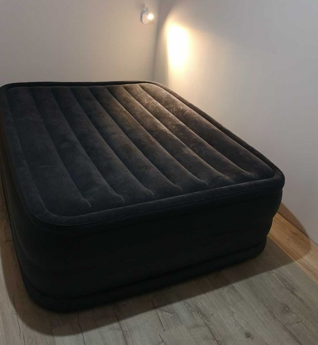 Надуваем матрак (Спалня) INTEX Comfort с помпа 152 x 203 x 56 см.