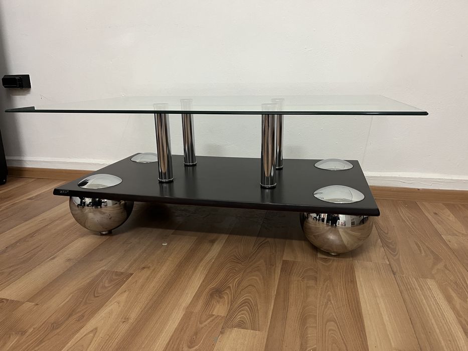 Стъклена масичка