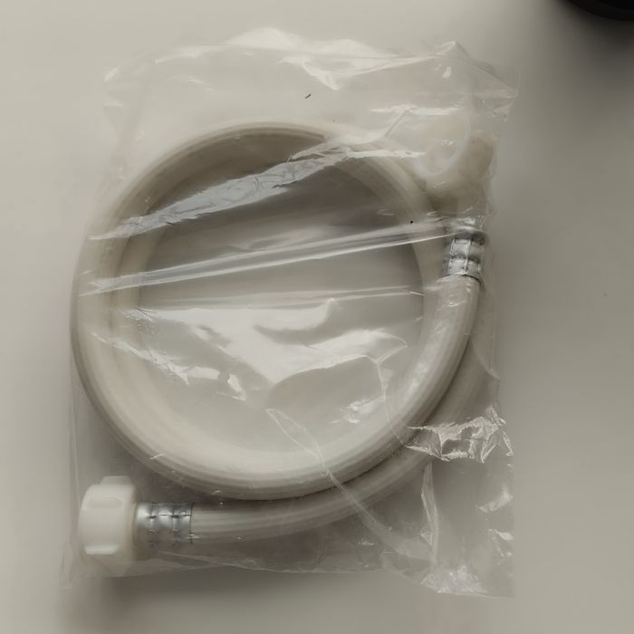 Шланг на стиральную машину