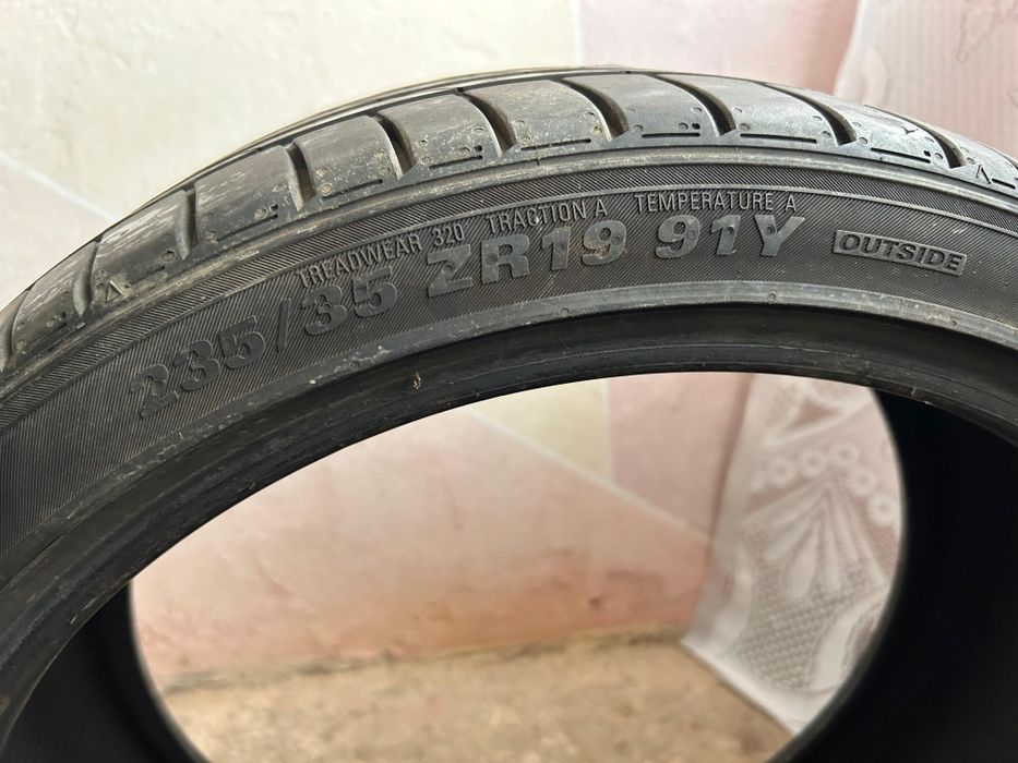 Vând cauciucuri Kumho