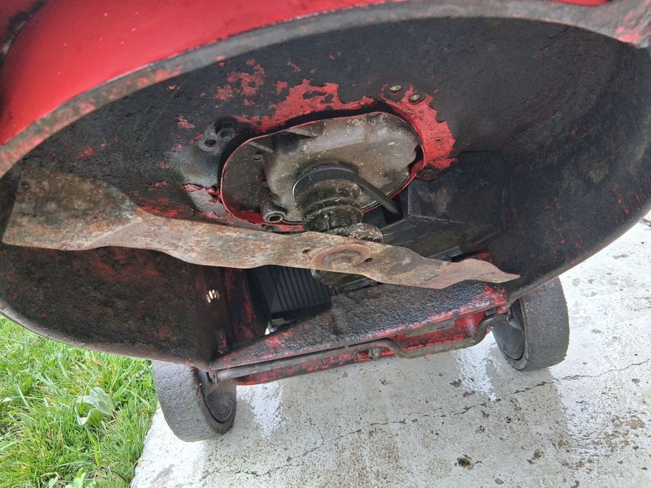 Vând mașină de tuns iarba pe benzină Impos 4620 S.