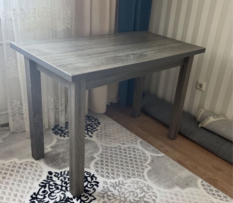 Срочно продам стол. Размер 110*60. Длина 80.
