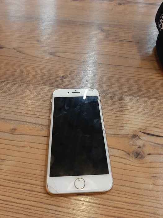 Продам айфон 8 64 памяти