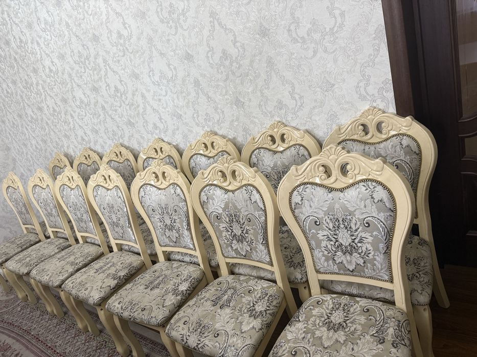 Стуля белые деревянные 14 шт