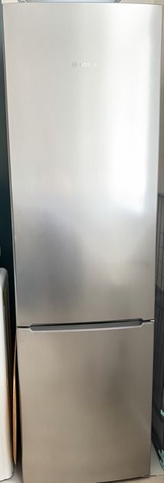 Холодильник BOSH в хорошем состоянии.