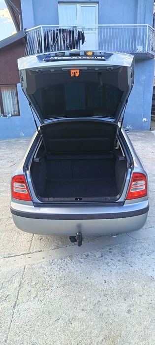 Vând Scoda Octavia