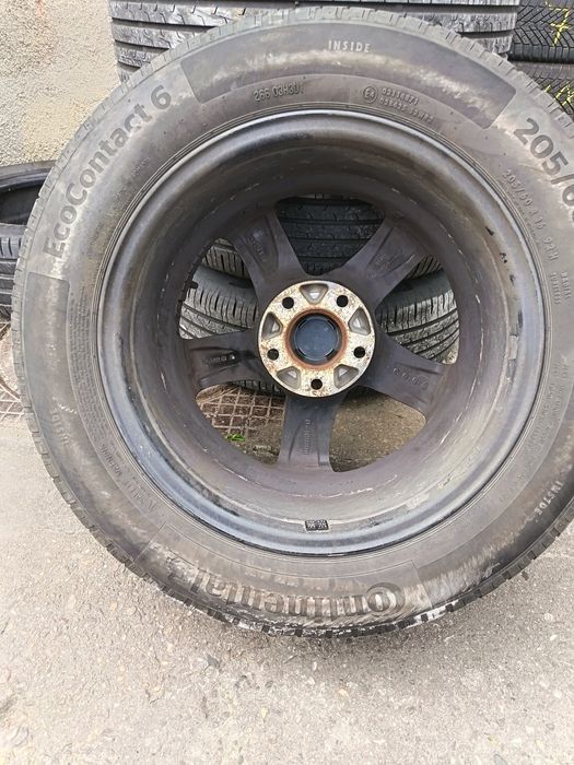Vând anvelope cu jantă