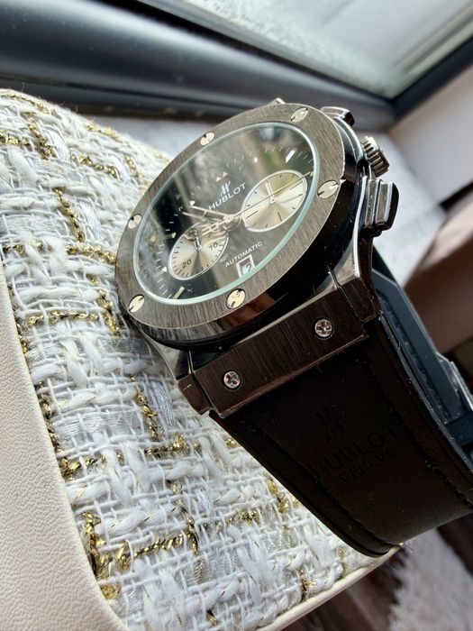 кварцов часовник Hublot