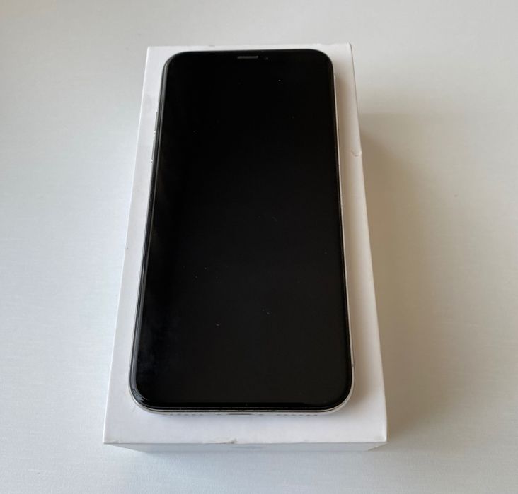 iPhone X Silver 64GB отличен цял комплект
