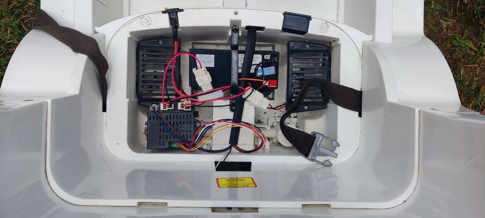 Акумулаторна количка джип